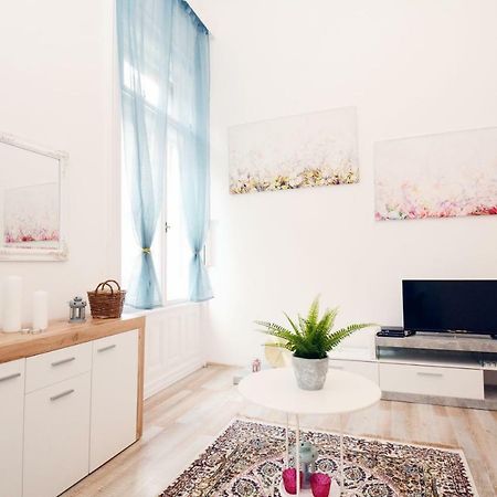 Lillybeth City Center Apartments Budapest Exteriör bild
