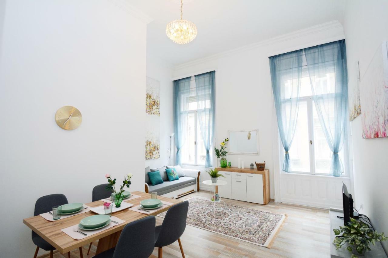 Lillybeth City Center Apartments Budapest Exteriör bild