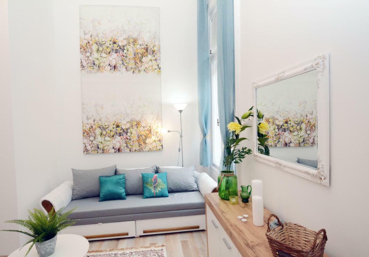 Lillybeth City Center Apartments Budapest Exteriör bild