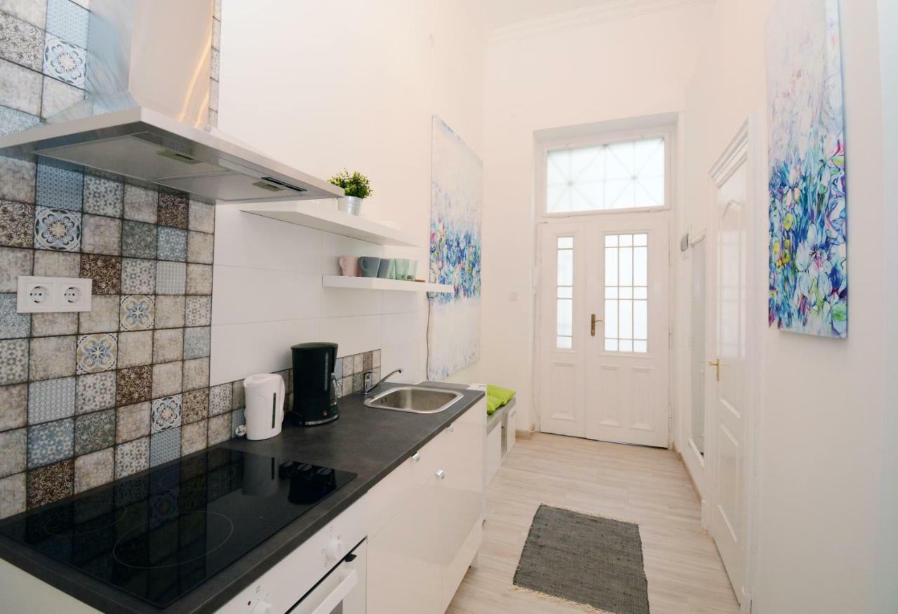 Lillybeth City Center Apartments Budapest Exteriör bild
