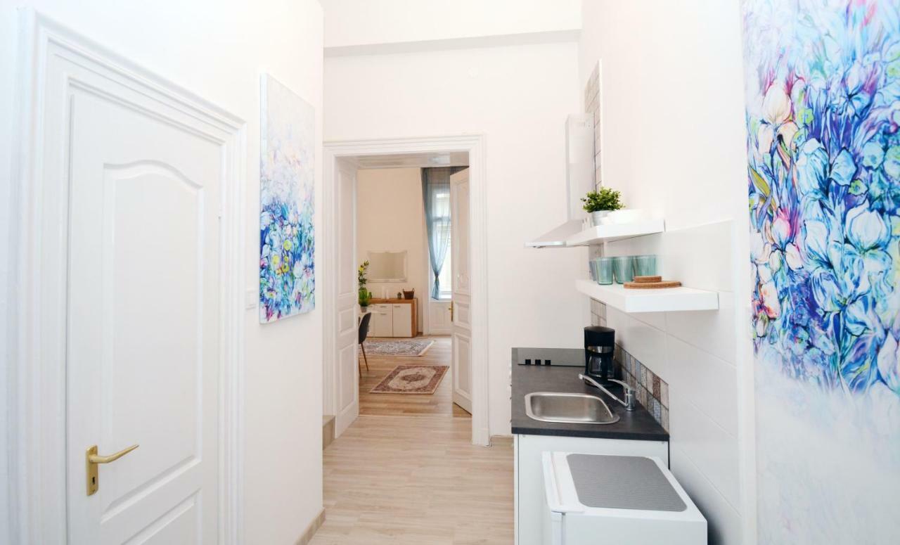 Lillybeth City Center Apartments Budapest Exteriör bild