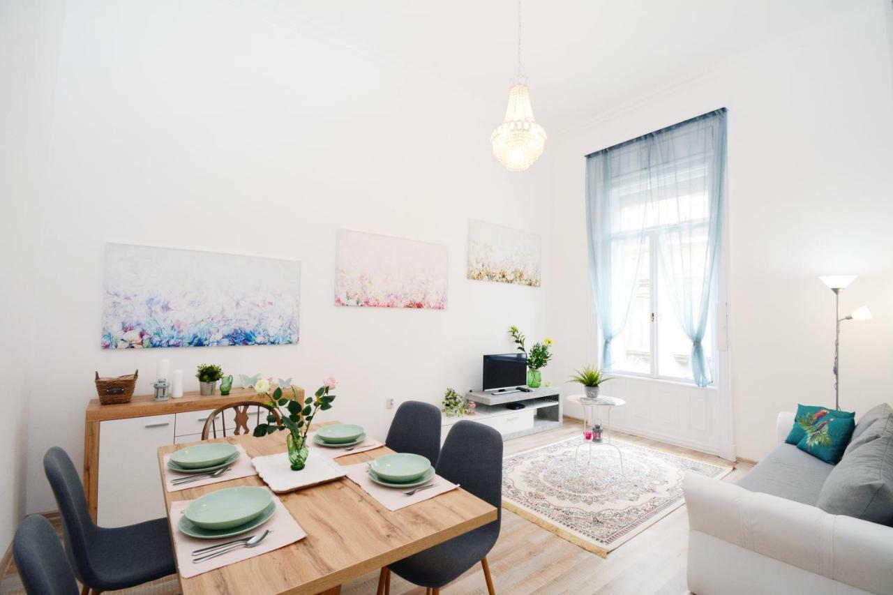 Lillybeth City Center Apartments Budapest Exteriör bild