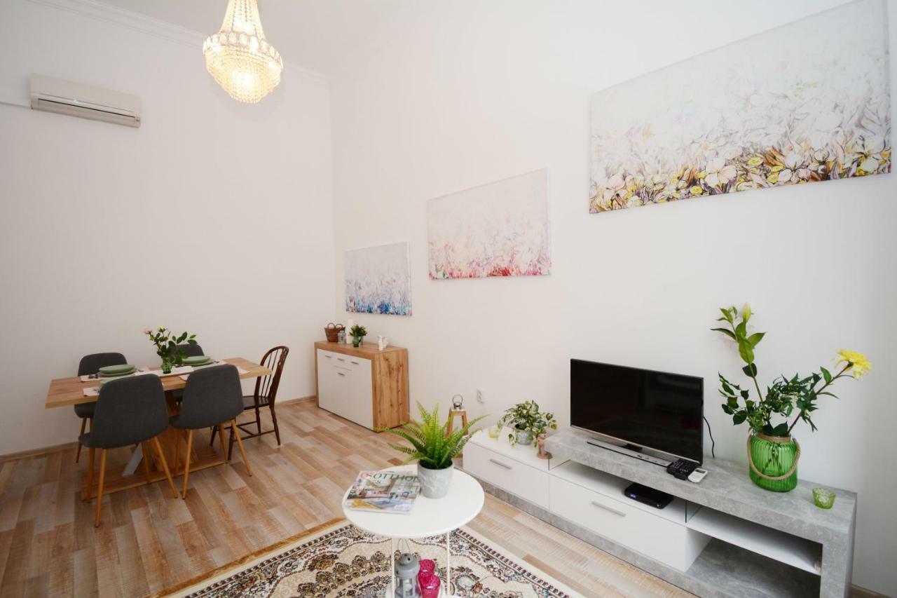 Lillybeth City Center Apartments Budapest Exteriör bild